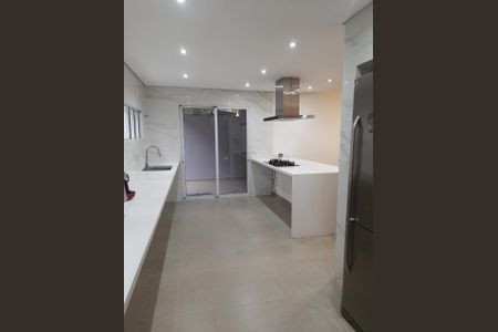 Casa à venda com 250m², 3 quartos e 4 vagasFoto 05