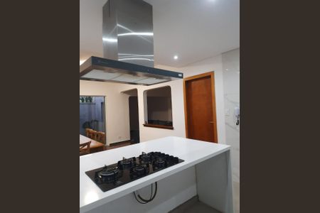 Casa à venda com 250m², 3 quartos e 4 vagasFoto 02