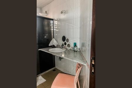 Casa para alugar com 300m², 5 quartos e 3 vagasBanheiro do Quarto 5