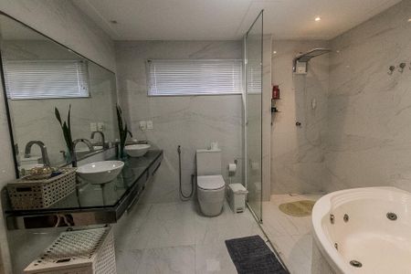 Casa para alugar com 300m², 5 quartos e 3 vagasBanheiro do quarto 4