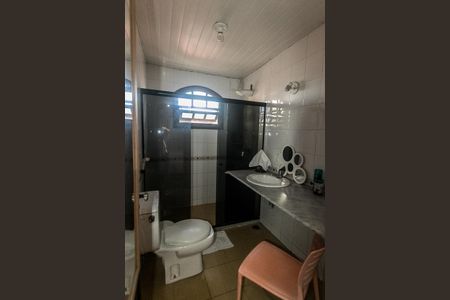 Casa para alugar com 300m², 5 quartos e 3 vagasBanheiro do Quarto 5