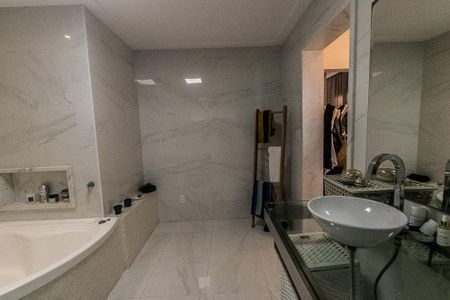Casa para alugar com 300m², 5 quartos e 3 vagasBanheiro do quarto 4