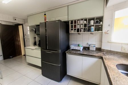 Casa para alugar com 300m², 5 quartos e 3 vagasCozinha