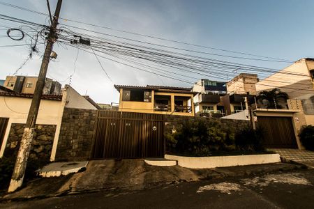 Casa para alugar com 300m², 5 quartos e 3 vagasFachada da casa