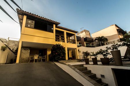 Casa para alugar com 300m², 5 quartos e 3 vagasFachada da casa