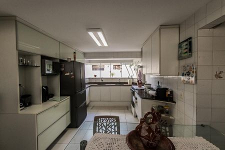 Casa para alugar com 300m², 5 quartos e 3 vagasCozinha