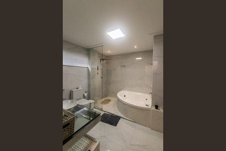 Casa para alugar com 300m², 5 quartos e 3 vagasBanheiro do quarto 4