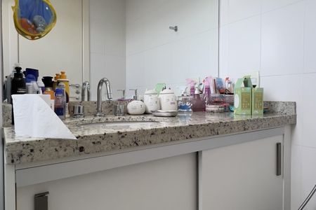 Apartamento para alugar com 174m², 4 quartos e 3 vagasBanheiro da Suíte 1