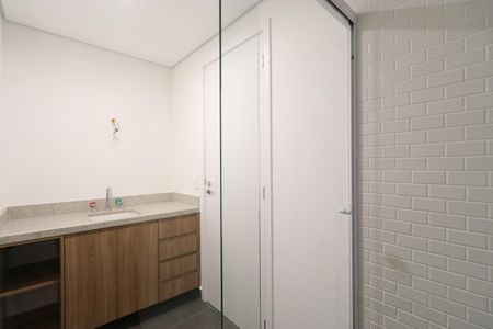 Banheiro da Suíte 1 de apartamento para alugar com 2 quartos, 80m² em Vila Ipojuca, São Paulo