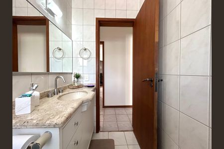 Apartamento para alugar com 240m², 4 quartos e 2 vagasBanheiro social 