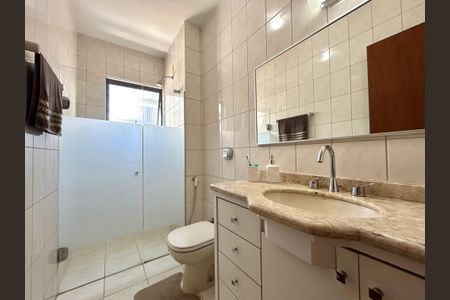 Apartamento para alugar com 240m², 4 quartos e 2 vagasBanheiro social 