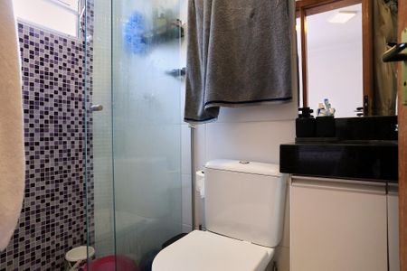 Apartamento à venda com 160m², 4 quartos e 2 vagas Apartamento à venda com 160m², 4 quartos e 2 vagasBanheiro da Suíte