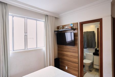 Apartamento à venda com 160m², 4 quartos e 2 vagas Apartamento à venda com 160m², 4 quartos e 2 vagasSuíte