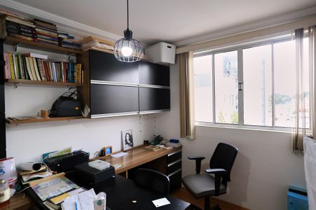 Apartamento à venda com 160m², 4 quartos e 2 vagas Apartamento à venda com 160m², 4 quartos e 2 vagasEscritório