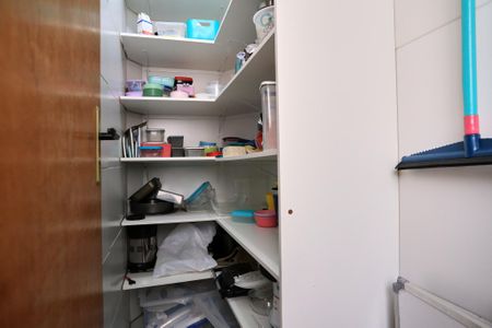 Apartamento à venda com 160m², 4 quartos e 2 vagas Apartamento à venda com 160m², 4 quartos e 2 vagasDespensa