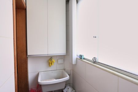 Apartamento à venda com 160m², 4 quartos e 2 vagas Apartamento à venda com 160m², 4 quartos e 2 vagasCozinha e Área de Serviço