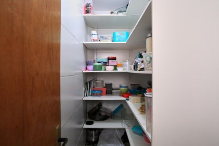 Apartamento à venda com 160m², 4 quartos e 2 vagas Apartamento à venda com 160m², 4 quartos e 2 vagasDespensa