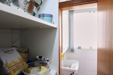 Apartamento à venda com 160m², 4 quartos e 2 vagas Apartamento à venda com 160m², 4 quartos e 2 vagasDespensa