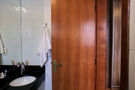 Banheiro da Suíte de apartamento à venda com 4 quartos, 160m² em Fernão Dias, Belo Horizonte