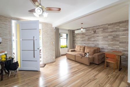 Sala de casa para alugar com 4 quartos, 300m² em Padre Miguel, Rio de Janeiro