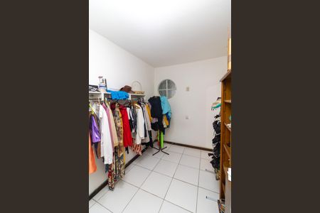 Casa para alugar com 300m², 4 quartos e 1 vaga Casa para alugar com 300m², 4 quartos e 1 vagaQuarto 2 - Closet