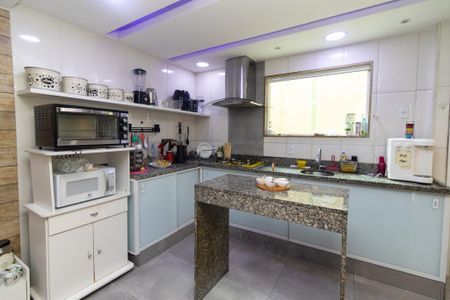 Casa para alugar com 300m², 4 quartos e 1 vaga Casa para alugar com 300m², 4 quartos e 1 vagaCozinha