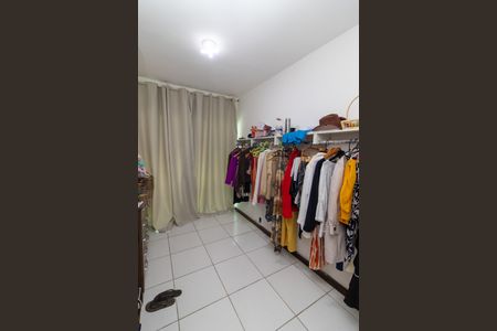Casa para alugar com 300m², 4 quartos e 1 vaga Casa para alugar com 300m², 4 quartos e 1 vagaQuarto 2 - Closet