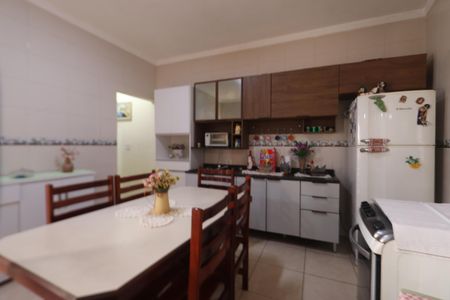 Casa à venda com 280m², 4 quartos e 4 vagasCozinha - Casa 2
