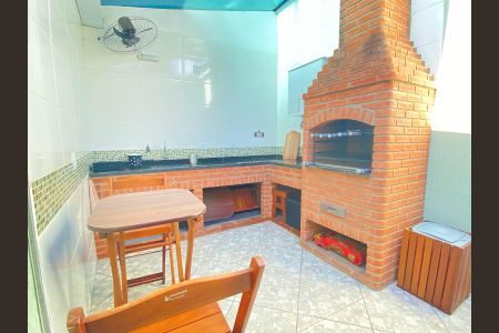 Casa à venda com 111m², 3 quartos e 2 vagas Casa à venda com 111m², 3 quartos e 2 vagasÁrea externa