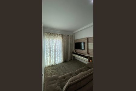 Sala de casa à venda com 3 quartos, 111m² em Vila Carmosina, São Paulo