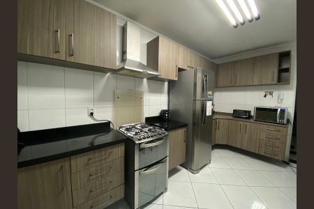 Casa à venda com 111m², 3 quartos e 2 vagas Casa à venda com 111m², 3 quartos e 2 vagasCozinha