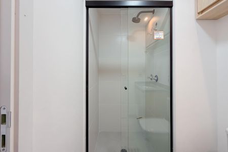 Banheiro de apartamento para alugar com 1 quarto, 28m² em Liberdade, São Paulo