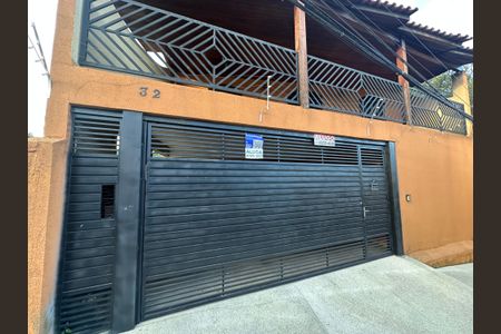 Casa para alugar com 220m², 3 quartos e 2 vagas Casa para alugar com 220m², 3 quartos e 2 vagasFachada