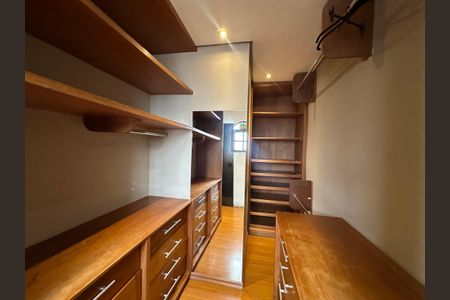 Casa para alugar com 220m², 3 quartos e 2 vagas Casa para alugar com 220m², 3 quartos e 2 vagasCloset da suíte