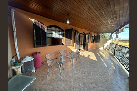 Casa para alugar com 220m², 3 quartos e 2 vagas Casa para alugar com 220m², 3 quartos e 2 vagasVaranda