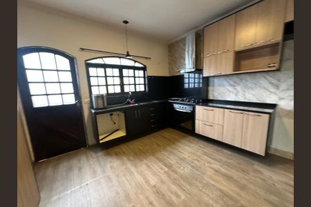 Casa para alugar com 220m², 3 quartos e 2 vagas Casa para alugar com 220m², 3 quartos e 2 vagasCozinha