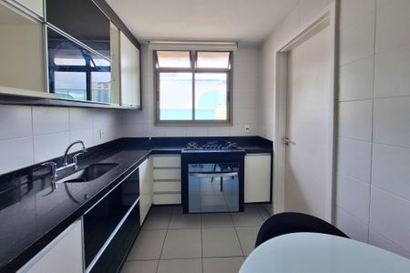 Apartamento para alugar com 250m², 2 quartos e 2 vagasCozinha