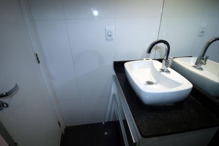 Apartamento à venda com 62m², 2 quartos e 1 vagaBanheiro Social