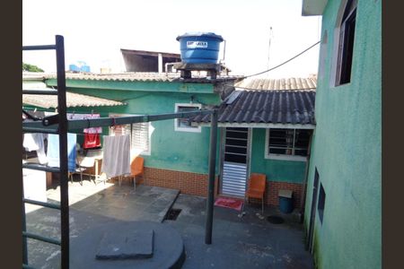 Casa à venda com 179m², 4 quartos e 6 vagas Casa à venda com 179m², 4 quartos e 6 vagasAREA EXTERNA