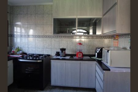 Casa à venda com 179m², 4 quartos e 6 vagas Casa à venda com 179m², 4 quartos e 6 vagasCOZINHA