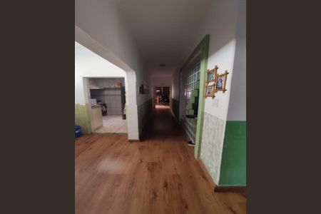 Casa à venda com 300m², 2 quartos e 3 vagasCORREDOR INTERNO