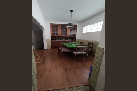 Casa à venda com 300m², 2 quartos e 3 vagasSALA