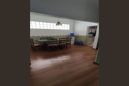 Casa à venda com 300m², 2 quartos e 3 vagasSALA