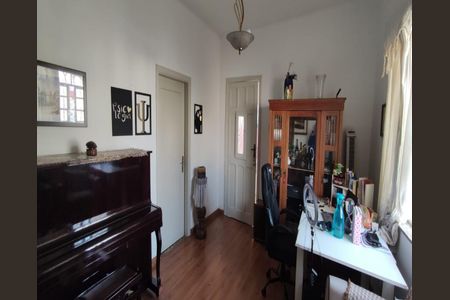 Casa à venda com 300m², 2 quartos e 3 vagasSALA