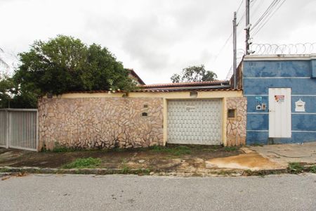 Casa para alugar com 100m², 3 quartos e 2 vagas Casa para alugar com 100m², 3 quartos e 2 vagasFachada