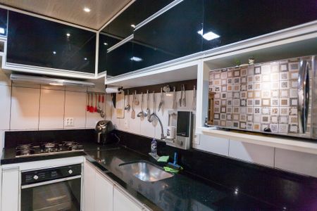 Casa à venda com 153m², 3 quartos e sem vaga Casa à venda com 153m², 3 quartos e sem vagaCozinha