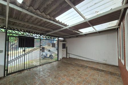 Casa à venda com 200m², 3 quartos e 2 vagas Casa à venda com 200m², 3 quartos e 2 vagasQuintal - Garagem