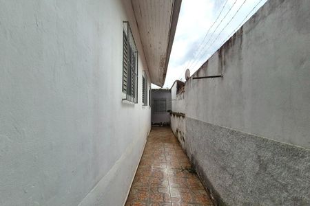 Casa à venda com 200m², 3 quartos e 2 vagas Casa à venda com 200m², 3 quartos e 2 vagasCorredor - Quintal