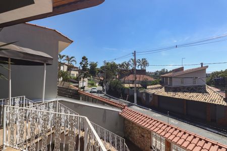 Casa à venda com 325m², 4 quartos e 4 vagas Casa à venda com 325m², 4 quartos e 4 vagasVaranda