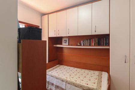 Casa à venda com 325m², 4 quartos e 4 vagas Casa à venda com 325m², 4 quartos e 4 vagasQuarto